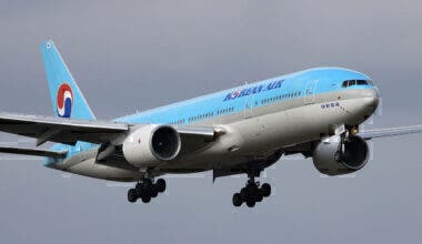 1280px-Korean_Air_B777-200ER(HL7598)_(4085131325)