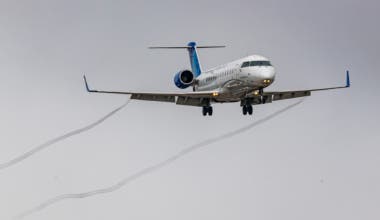 United CRJ-200