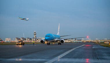 KLM B737