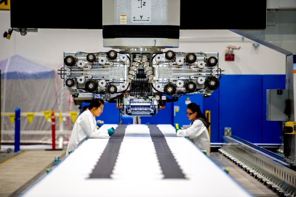777X composite wing production