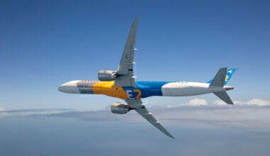 E195-E2-Binder-Flying-Corporate-Livery-10