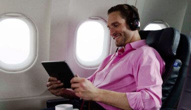 United first class headphones