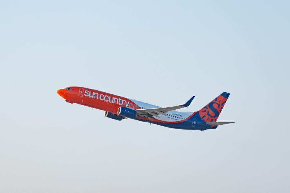 Sun Country B737-800