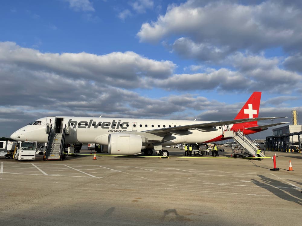 Helvetic first E2 flight to LCY