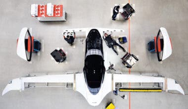 Lilium_engineers-working-on-the-jet-top-view_web
