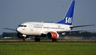 LN-RGK_SAS_Scandinavian_Airlines_Boeing_737-683_-_cn_28313_takeoff_from_Schiphol_pic1
