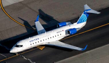 United CRJ-200LR