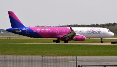 Wizz_Air_UK,_G-WUKI,_Airbus_A321-231_(49601847246)