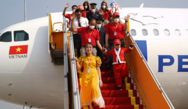 Vietjet-first-a330-christmas